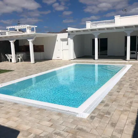 Casa Mercedes Villa *